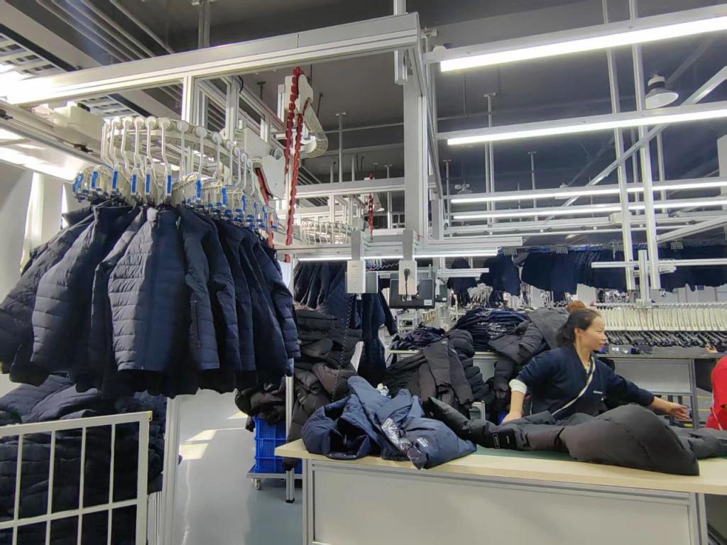 爾濱攜手波司登 智能制造驅動產能飛躍，全年目標30萬件服裝再創新高